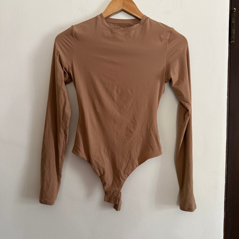 SKIMS | Fits Everybody Crew Neck Long Sleeve Bodysuit Sienna | Small